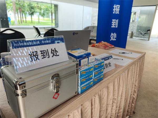 斯百德团队布置活动现场